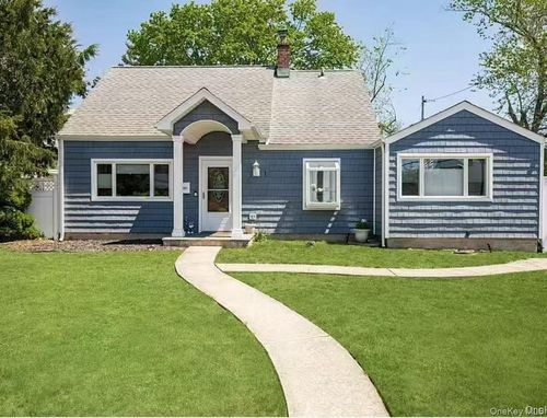 17 Vista Ln, Levittown, NY, 11756-2608 | Card Image