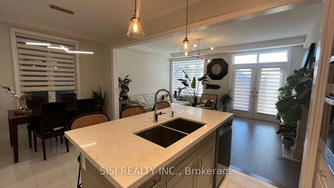 3236 Post Rd, House attached with 3 bedrooms, 3 bathrooms and 1 parking in Oakville ON | Image 6