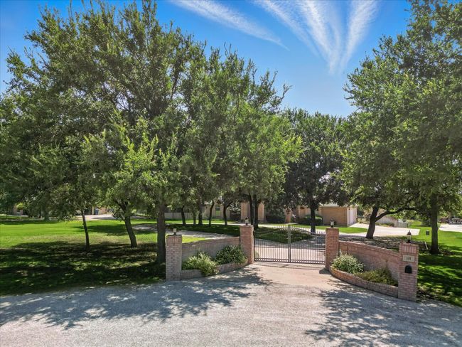 135 Woodstream Ct, House other with 4 bedrooms, 3 bathrooms and null parking in Cresson TX | Image 4