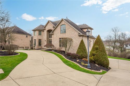 7031 Pinehurst Dr, Presto, PA, 15142-1062 | Card Image