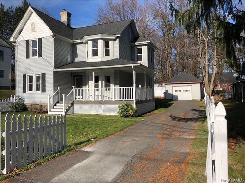 4 Edgewood Dr, Central Valley, NY, 10917-5017 | Card Image