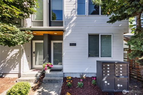 d-1134 N 90th St, Seattle, WA, 98103-4002 | Card Image