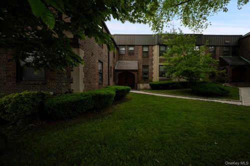 1c-7607 Ditmars Boulevard, New York, NY, 11370 | Card Image