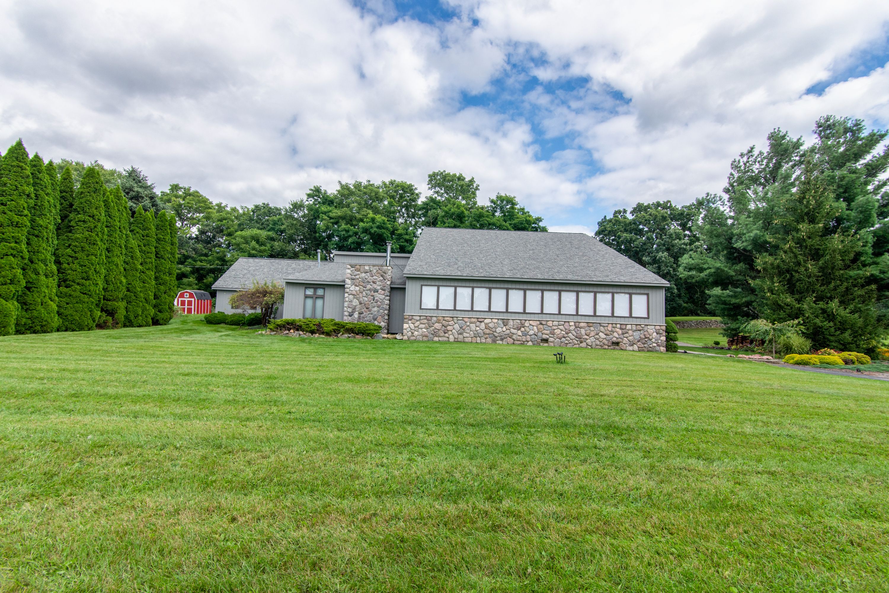 Fenton Rd, Fenton, MI 48430