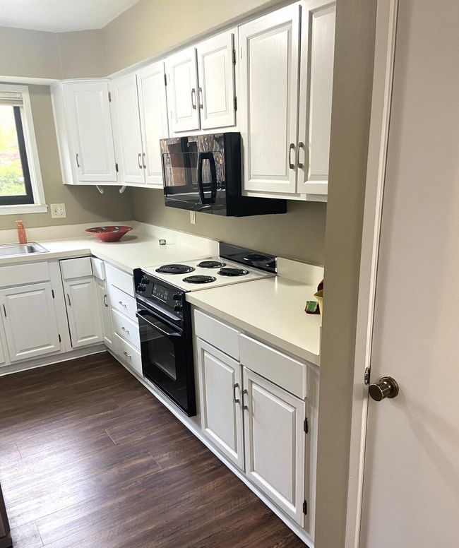 2165 Pauline Ct, Condo with 2 bedrooms, 2 bathrooms and null parking in Ann Arbor MI | Image 6