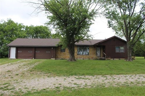 1470 Texas Rd, Iola, KS, 66749-1574 | Card Image