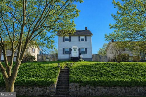 823 Woodland Ave, WINCHESTER, VA, 22601-5684 | Card Image