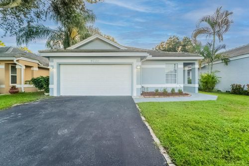 9220 Arborwood Cir, Davie, FL, 33328-6770 | Card Image