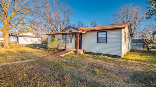 805 2nd St, Quinton, OK, 74561 | Card Image