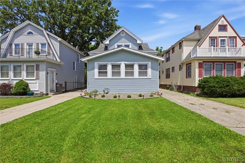 216 Sanders Rd, Buffalo, NY, 14216-1307 | Card Image