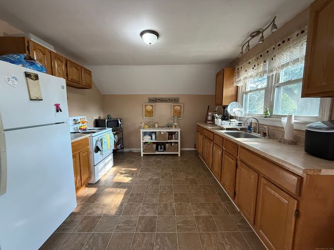 199 Mechanic St, Home with 5 bedrooms, 2 bathrooms and 4 parking in Killingly CT | Image 13