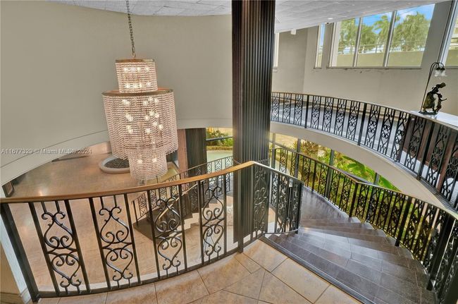 APT-3E - 5555 Collins Ave, Condo with 1 bedrooms, 2 bathrooms and null parking in Miami Beach FL | Image 27
