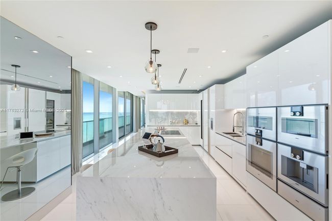 UNIT-1001 - 10203 Collins Ave, Condo with 3 bedrooms, 5 bathrooms and null parking in Bal Harbour FL | Image 7
