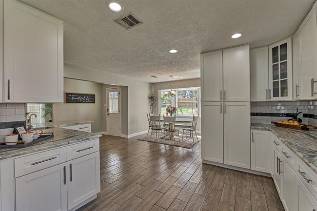 24203 Creekview Dr, House other with 4 bedrooms, 3 bathrooms and 2 parking in Spring TX | Image 11