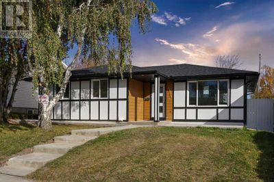 8020 Huntwick Hill Ne, House other with 6 bedrooms, 3 bathrooms and 2 parking in Calgary AB | Image 2