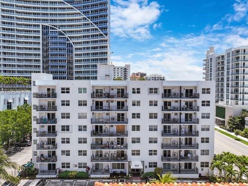 apt-308-3000 Riomar St, Fort Lauderdale, FL, 33304-4220 | Card Image