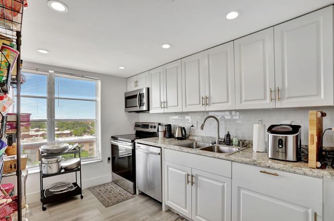 APT-914 - 4174 Inverrary Dr, Condo with 2 bedrooms, 2 bathrooms and null parking in Lauderhill FL | Image 11