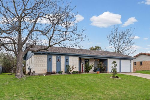 3900 Cresthill Rd, Benbrook, TX, 76116-8508 | Card Image