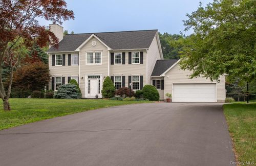 100 Rockledge Dr, Pleasant Valley, NY, 12569-5133 | Card Image