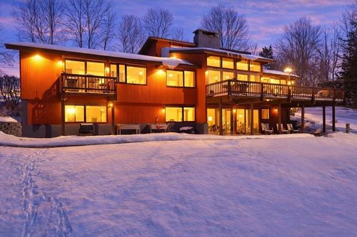 1023 N Woodstock Rd, Southbridge, MA, 01550-2927 | Card Image