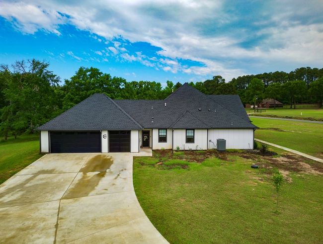 655 An County Road 403, Home with 3 bedrooms, 3 bathrooms and 3 parking in Palestine TX | Image 8