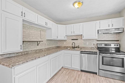 111 Sherwood Sq, Essex Junction, VT, 05452-4309 | Card Image