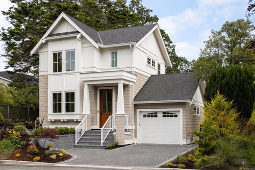 2456 Plumer St, Victoria, BC, V8S5H1 | Card Image