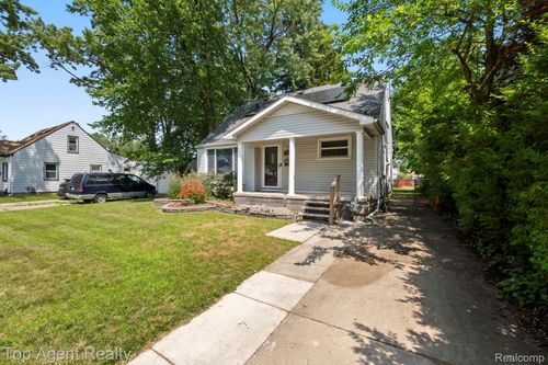 6318 Helen St, Garden City, MI, 48135-2521 | Card Image