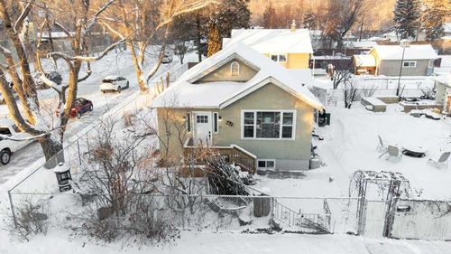 5612 60, Home with 3 bedrooms, 2 bathrooms and 2 parking in Red Deer AB | Card Image