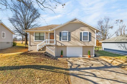 507 Poplar St, Peculiar, MO, 64078-9716 | Card Image