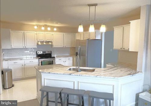 125 Upper Valley Ln, NEWARK, DE, 19711-8720 | Card Image