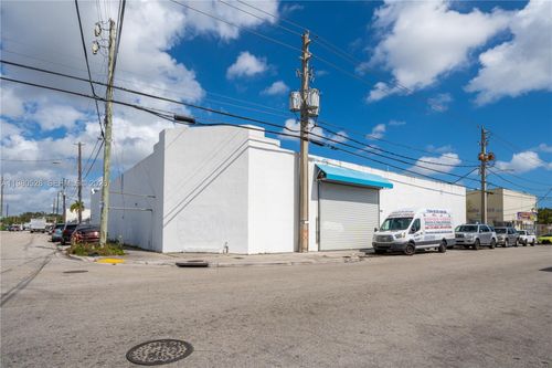 2585 Nw 21st Ter, Miami, FL, 33142-7110 | Card Image