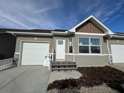 421 Meadowlark Way, Vulcan, AB, T0L2B0 | Card Image