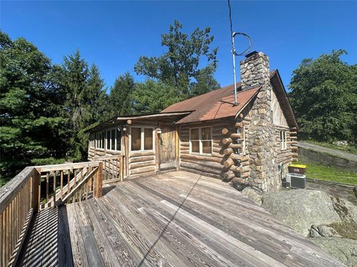 122 Woods Rd, Greenwood Lake, NY, 10925-4403 | Card Image
