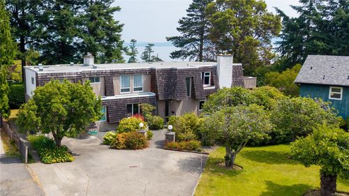 2059 Saltair Pl, Saanich, BC, V8N4S4 | Card Image