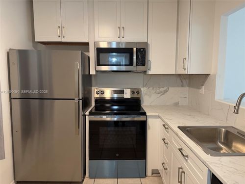 305-5001 W Oakland Park Blvd, Lauderdale Lakes, FL, 33313 | Card Image