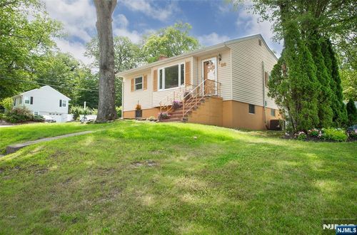 96 Yawpo Ave, Oakland, NJ, 07436-2718 | Card Image