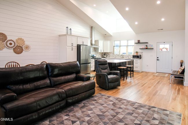 8127 Hawktree Dr, Townhouse with 3 bedrooms, 2 bathrooms and null parking in Bismarck ND | Image 23