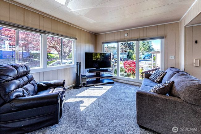 Plenty of windows for light. | Image 9