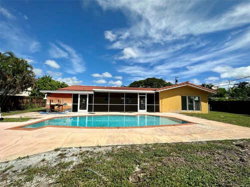 912 Ne 9th Ct, Pompano Beach, FL, 33060-5716 | Card Image