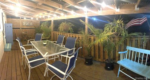 15 Whalers Path, Baiting Hollow, NY, 11933-1277 | Card Image