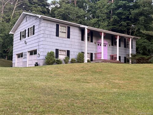 31 Richard Rd, Hyde Park, NY, 12538-2438 | Card Image