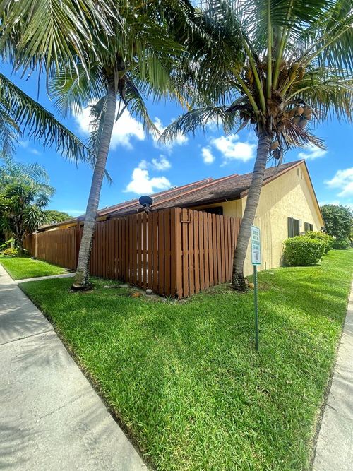 391 Springdale Cir, Palm Springs, FL, 33461-6332 | Card Image