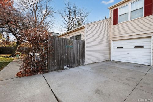 79-24145 Meadowbridge Dr, Clinton Township, MI, 48035-3009 | Card Image