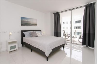 806 - 6365 Collins Ave, Condo with 1 bedrooms, 1 bathrooms and null parking in Miami Beach FL | Image 2