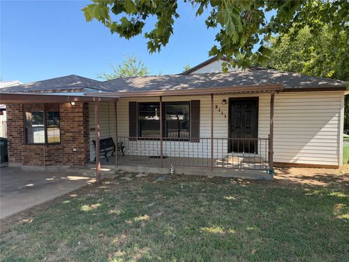 2111 Se 19th St, Mineral Wells, TX, 76067-7523 | Card Image