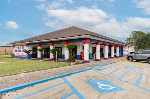 602 W Admiral Doyle Dr, New Iberia, LA, 70560-6409 | Card Image