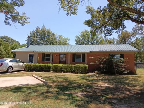 215 Patricia Dr, Indianola, MS, 38751-2142 | Card Image