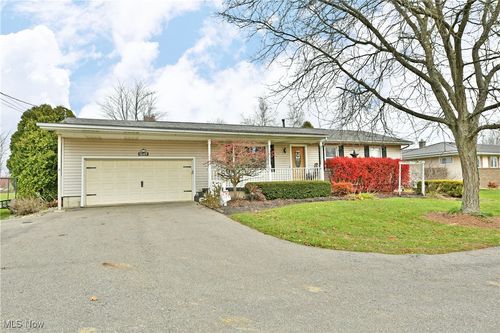 1049 Wilson Sharpsville Rd, Cortland, OH, 44410-9562 | Card Image