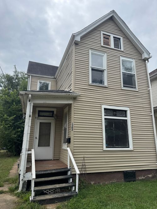 1302 W Butler St, Peoria, IL, 61605-1929 | Card Image